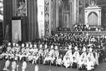 Alojzije kao bogoslov za vrijeme jedne liturgijske svečanosti u bazilici sv. Petra u Rimu (peti zdesna).